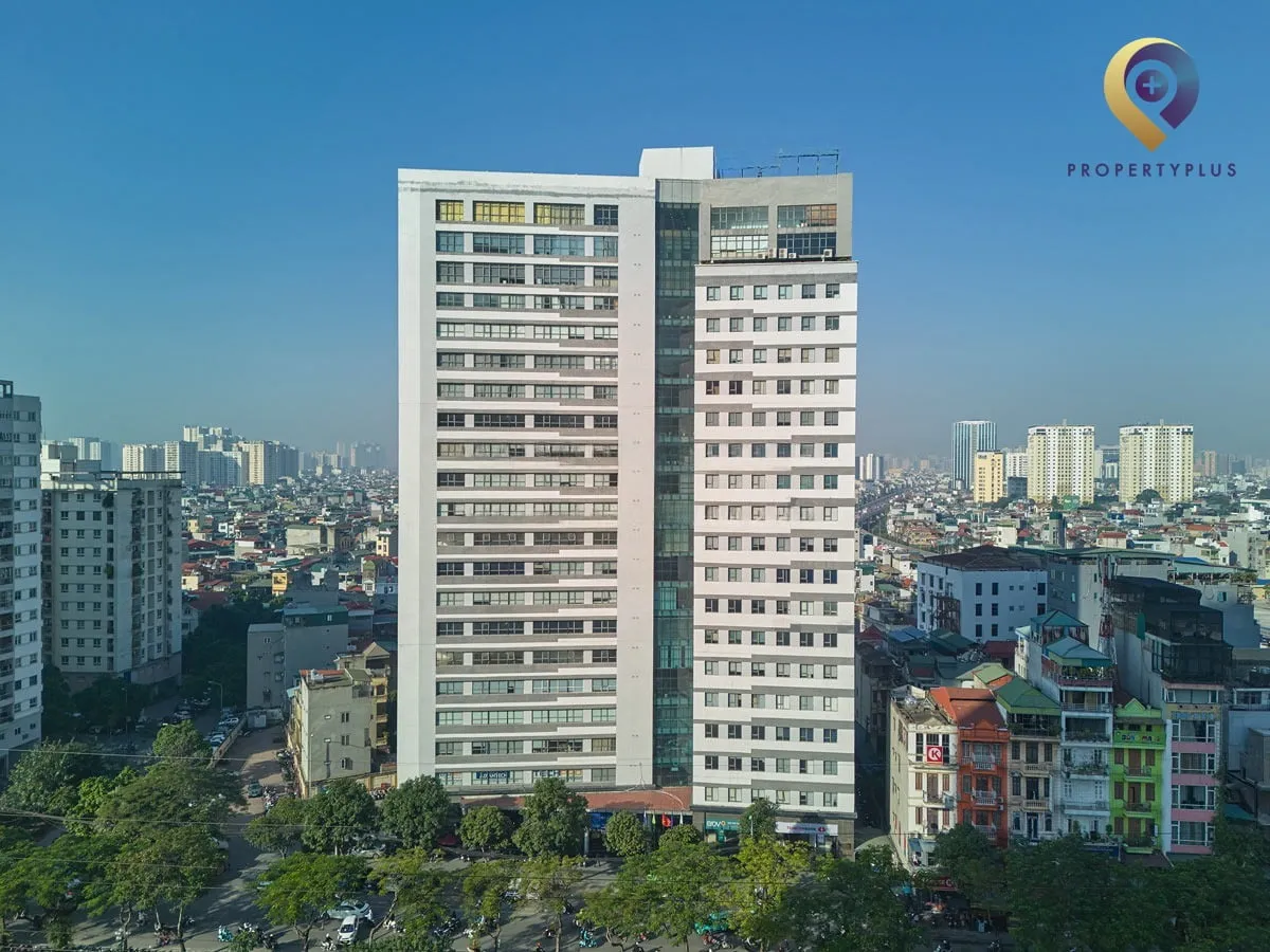 Toà nhà VTC Online nhìn từ phía sau với cảnh thành phố phía xa - hình ảnh từ Property Plus